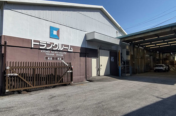 すべてのトランクルームの前に十分な駐車スペースがあります